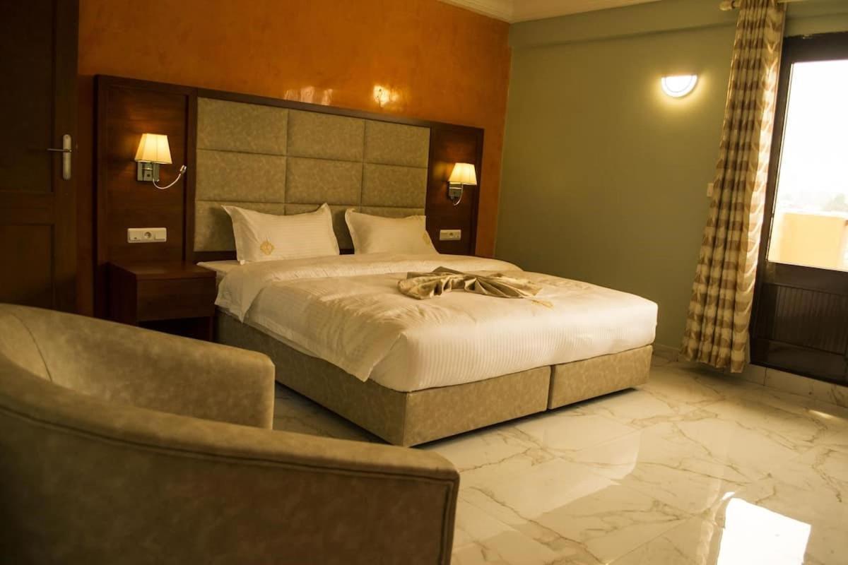 Hotel Jouvence International Яунде Экстерьер фото