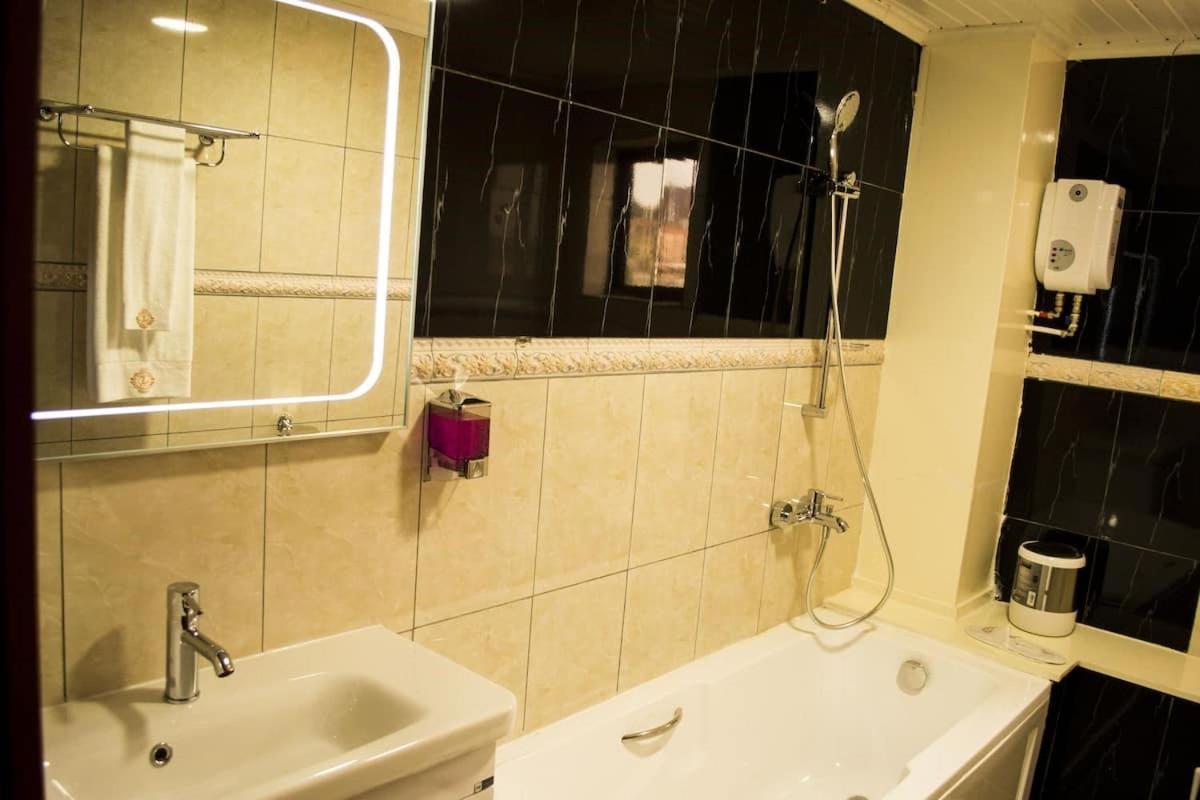 Hotel Jouvence International Яунде Экстерьер фото