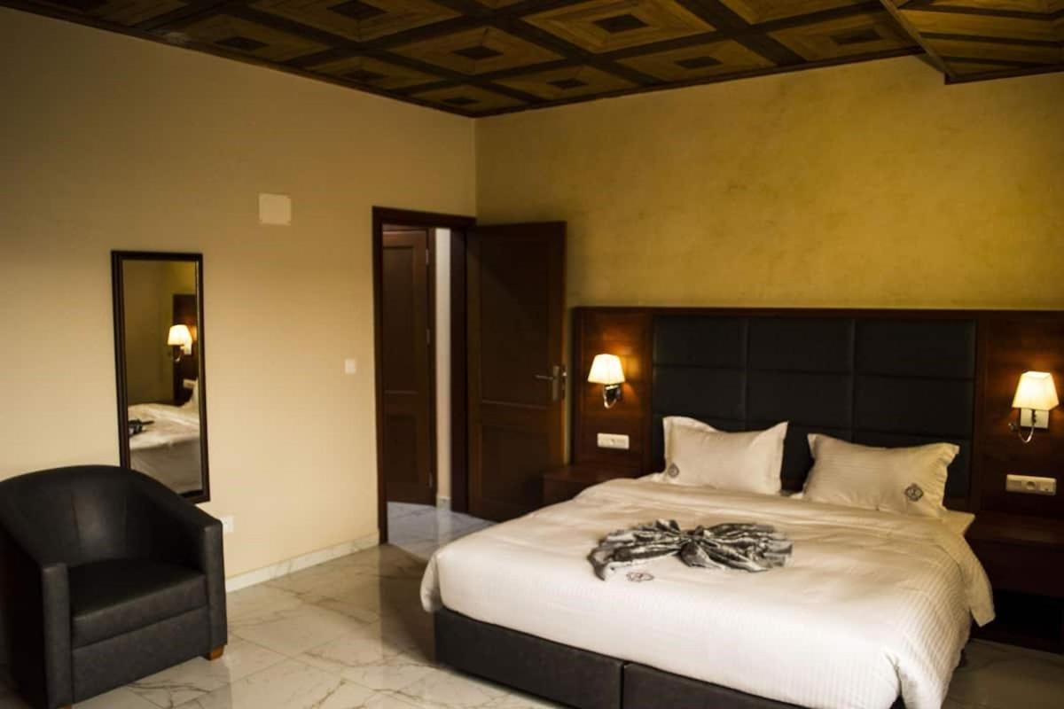 Hotel Jouvence International Яунде Экстерьер фото