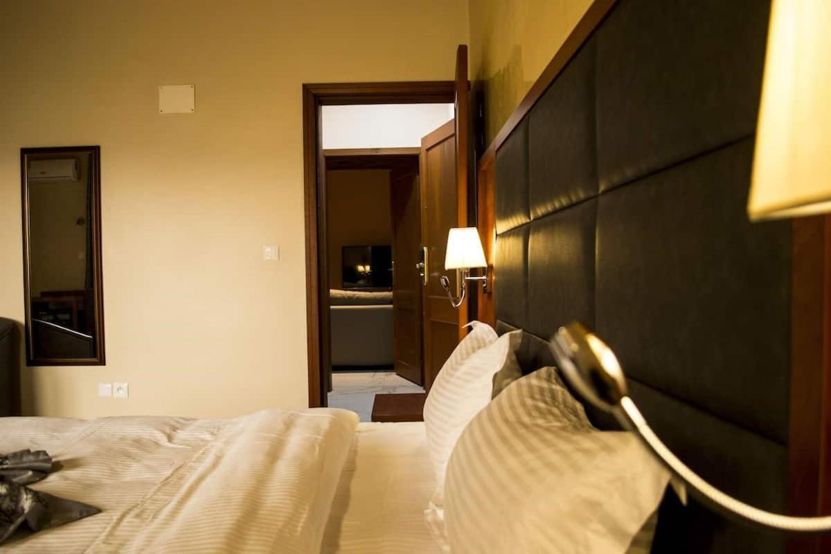 Hotel Jouvence International Яунде Экстерьер фото