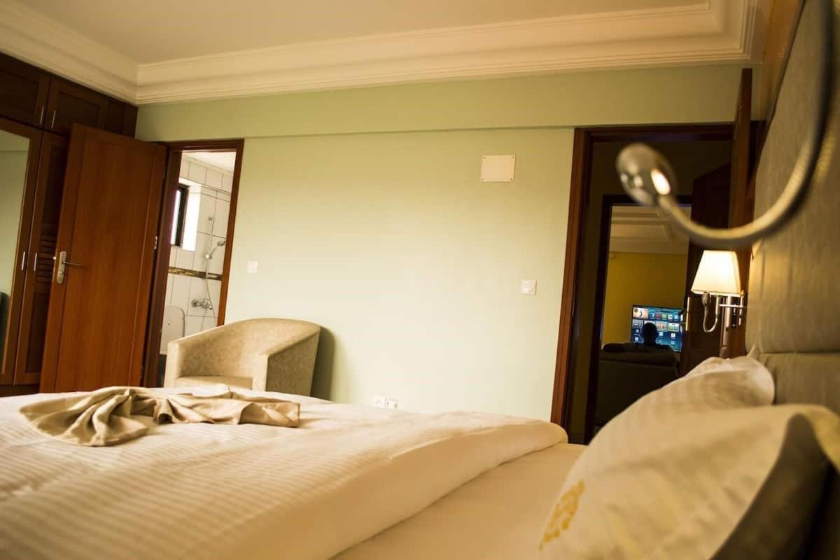 Hotel Jouvence International Яунде Экстерьер фото