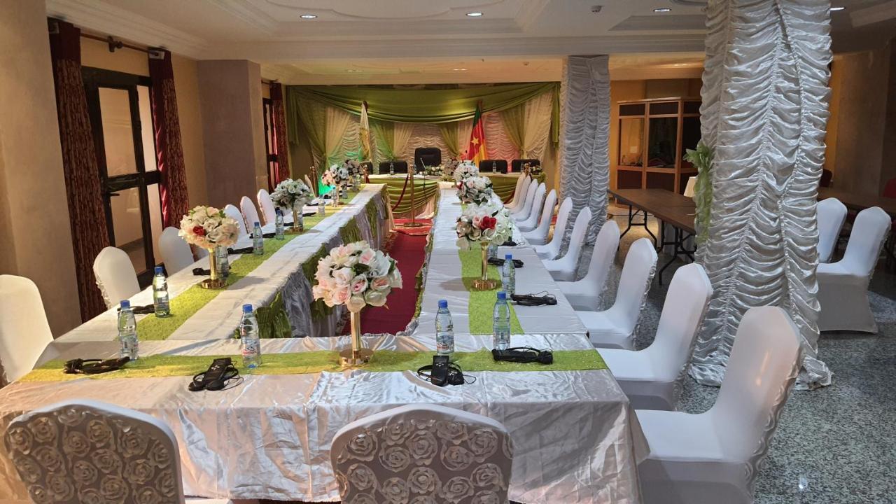 Hotel Jouvence International Яунде Экстерьер фото